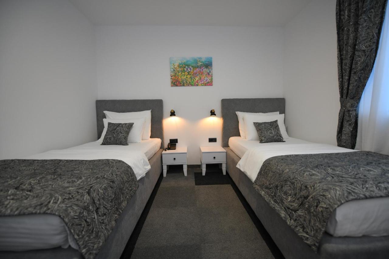 Hotel Kole Čačak Esterno foto