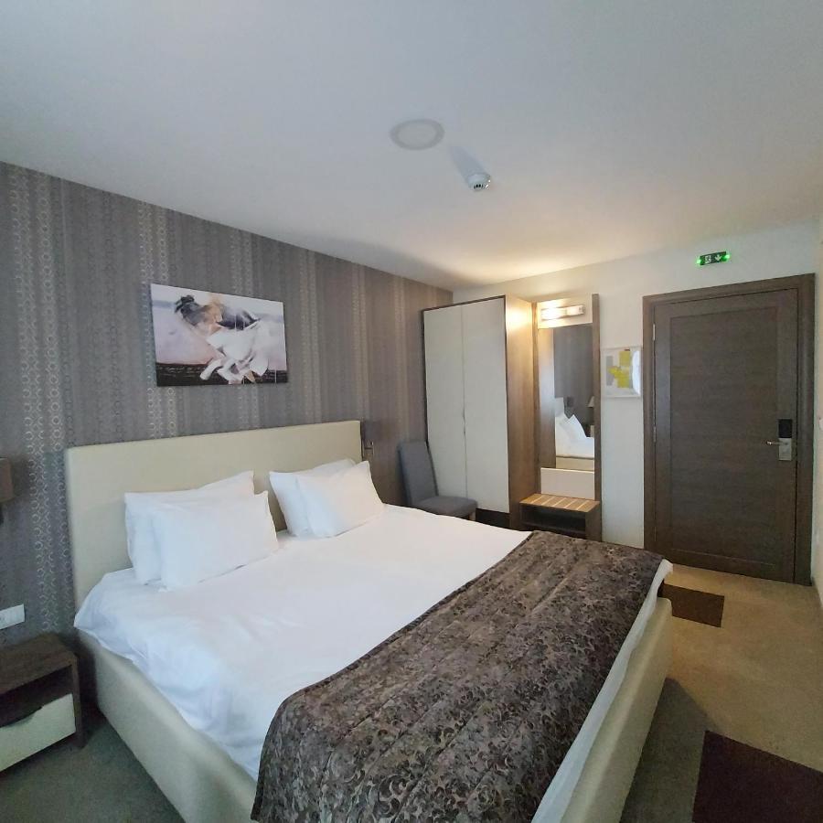 Hotel Kole Čačak Esterno foto