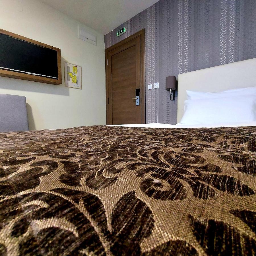 Hotel Kole Čačak Esterno foto