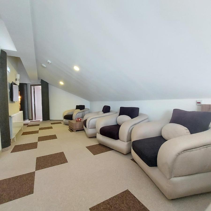 Hotel Kole Čačak Esterno foto