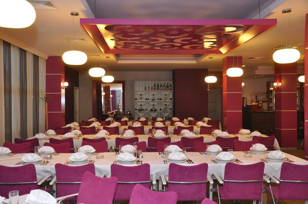 Hotel Kole Čačak Esterno foto