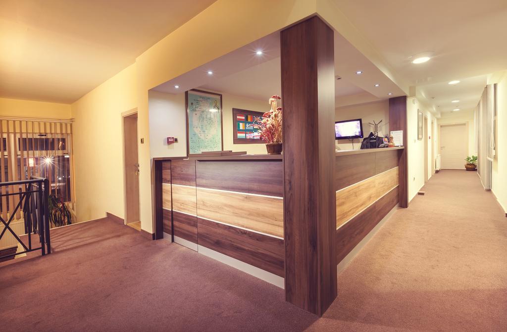Hotel Kole Čačak Esterno foto