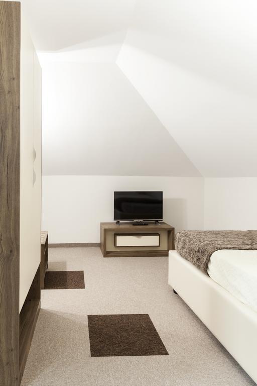 Hotel Kole Čačak Esterno foto