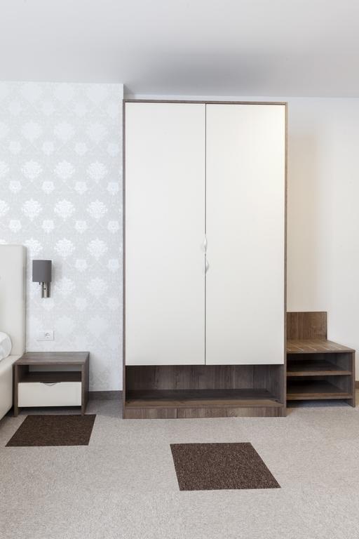 Hotel Kole Čačak Esterno foto